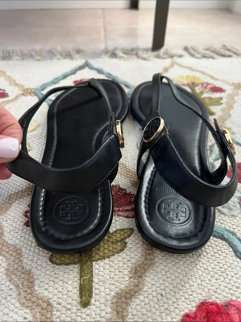 Tory Burch Black Leather Logo Medallion Thong Sandals Size 9